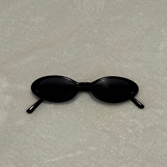 Accessories - Black Oval Sunglasses - Classic Women’s Shades